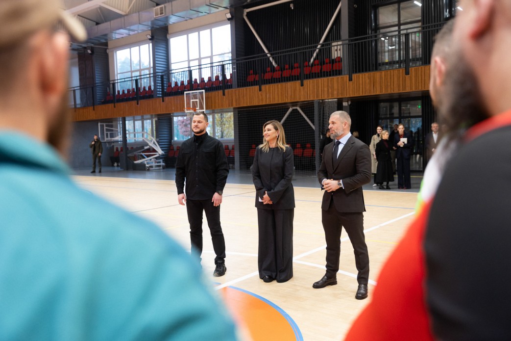 Олена Зеленська ознайомилася з реалізацією безбарʼєрних проєктів у Бородянці й Бучі Олена Зеленська ознайомилася з реалізацією безбарʼєрних проєктів у Бородянці й Бучі