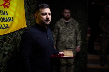 Президент зустрівся з воїнами 65-ї ОМБр, які захищають Україну на Оріхівському напрямку