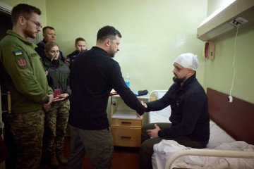 In One of Zaporizhzhia Hospitals, Volodymyr Zelenskyy Met with Wounded Warriors and Medics Who Treat Them