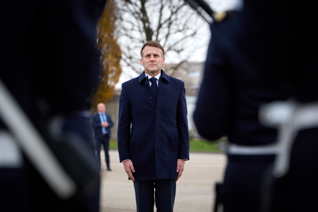 Володимир Зеленський та Емманюель Макрон підписали документ, що дає Україні змогу придбати 100 літаків Rafale Володимир Зеленський та Емманюель Макрон підписали документ, що дає Україні змогу придбати 100 літаків Rafale