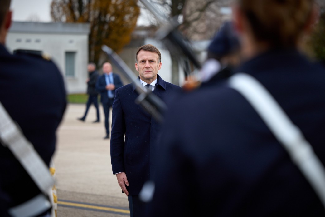 Володимир Зеленський та Емманюель Макрон підписали документ, що дає Україні змогу придбати 100 літаків Rafale Володимир Зеленський та Емманюель Макрон підписали документ, що дає Україні змогу придбати 100 літаків Rafale