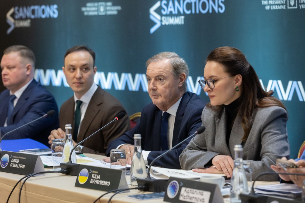 Представники 20 країн та Євросоюзу обговорюють вплив санкцій на Росію та координують подальші кроки під час Київського санкційного саміту Представники 20 країн та Євросоюзу обговорюють вплив санкцій на Росію та координують подальші кроки під час Київського санкційного саміту