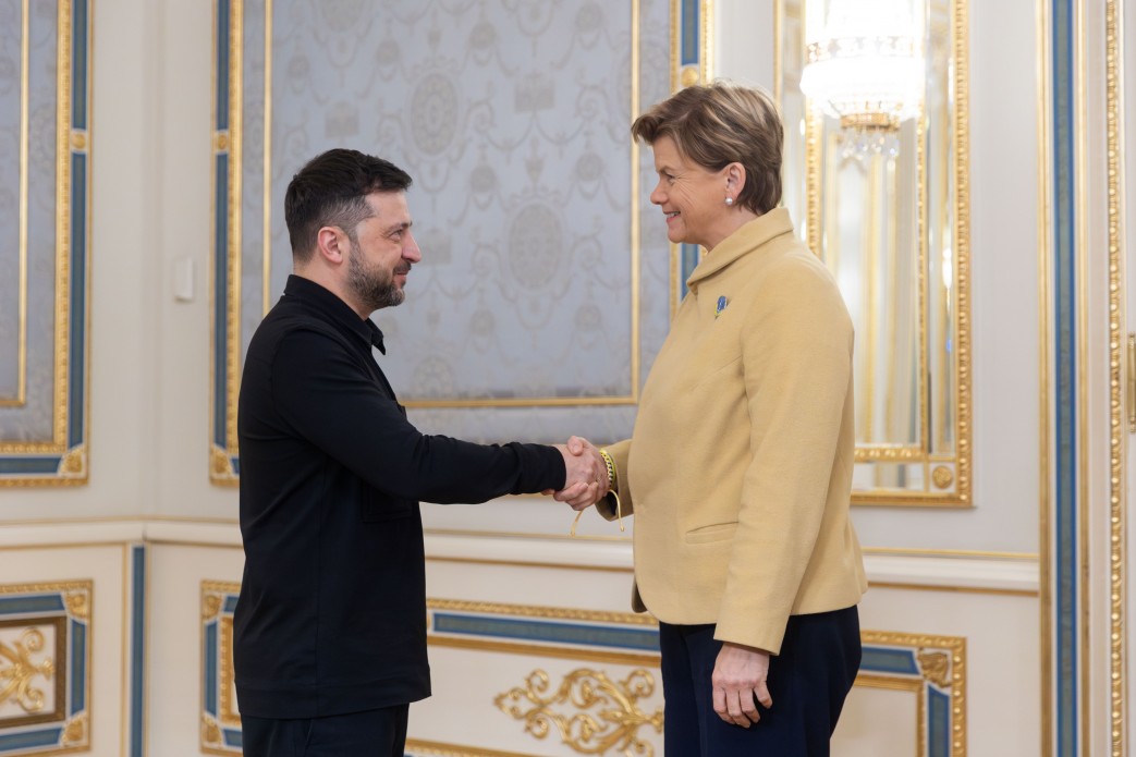 Оборонна підтримка, відбудова України та дипломатичний процес: Володимир Зеленський зустрівся з очільницею МЗС Латвії Оборонна підтримка, відбудова України та дипломатичний процес: Володимир Зеленський зустрівся з очільницею МЗС Латвії