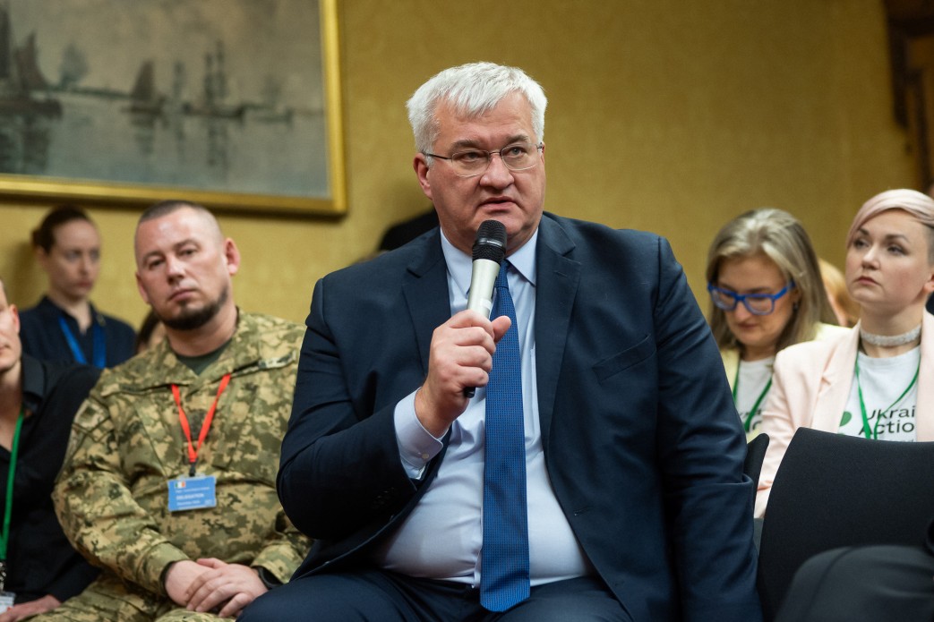 Володимир Зеленський передав нагороди рідним ірландських військовослужбовців, які віддали життя за Україну