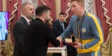 Президент відзначив державними нагородами українських дефлімпійців, які здобули 100 медалей на літніх іграх у Токіо Президент відзначив державними нагородами українських дефлімпійців, які здобули 100 медалей на літніх іграх у Токіо