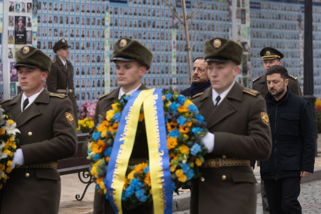 У Києві президенти України та Кіпру вшанували пам’ять полеглих українських воїнів У Києві президенти України та Кіпру вшанували пам’ять полеглих українських воїнів