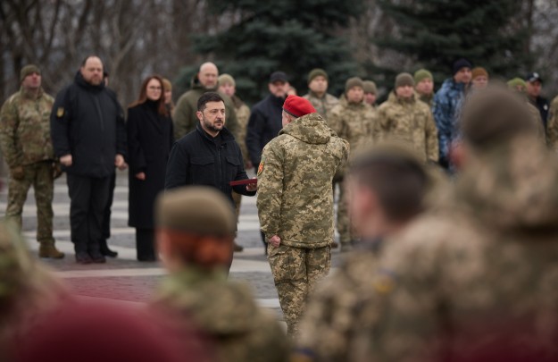 Захищаючи Україну, наша армія змінилася так, що зараз це багато в чому взірець для інших армій – Президент привітав воїнів із Днем Збройних Сил України