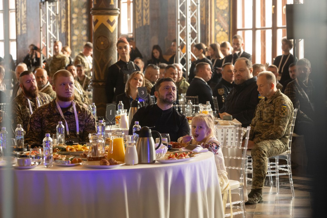 Росія давно порушила все: і норми міжнародного права, і закони здорового глузду, і всі Божі заповіді – Президент під час другого військового молитовного сніданку Росія давно порушила все: і норми міжнародного права, і закони здорового глузду, і всі Божі заповіді – Президент під час другого військового молитовного сніданку