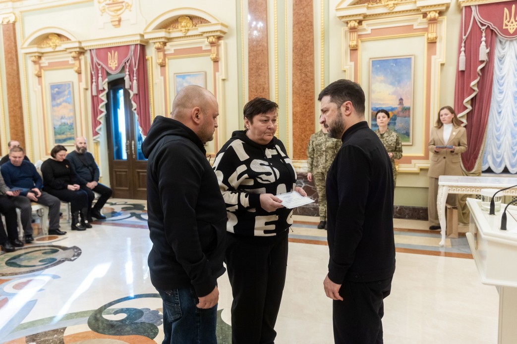 Україна не збереглася б, якби не було такого героїзму, який проявляють наші воїни – Президент під час вручення сертифікатів на квартири Героям України та рідним загиблих захисників Україна не збереглася б, якби не було такого героїзму, який проявляють наші воїни – Президент під час вручення сертифікатів на квартири Героям України та рідним загиблих захисників