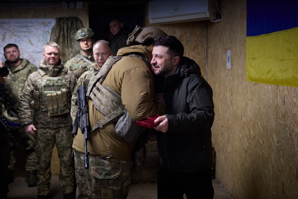 У Куп’янську Президент зустрівся з воїнами 14-ї ОМБр та привітав їх із Днем Сухопутних військ У Куп’янську Президент зустрівся з воїнами 14-ї ОМБр та привітав їх із Днем Сухопутних військ