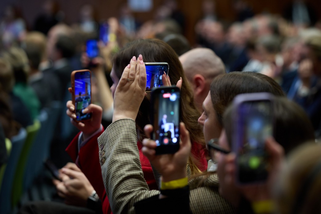 Саме в Берліні ми готуємо один із перших офісів, який буде займатися спільними виробничими проєктами в оборонній промисловості – Президент під час участі в Німецько-українському економічному форумі Саме в Берліні ми готуємо один із перших офісів, який буде займатися спільними виробничими проєктами в оборонній промисловості – Президент під час участі в Німецько-українському економічному форумі