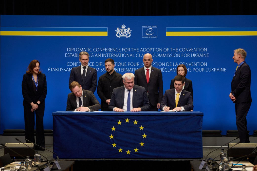 Ця війна та відповідальність Росії за неї мають стати чітким прикладом, щоб інші зрозуміли, що не варто обирати агресію – виступ Президента на дипломатичній конференції Ця війна та відповідальність Росії за неї мають стати чітким прикладом, щоб інші зрозуміли, що не варто обирати агресію – виступ Президента на дипломатичній конференції