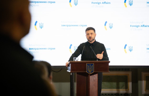 Без усієї нашої зовнішньополітичної роботи просто неможливо було б вистояти в цій війні – виступ Президента з нагоди Дня працівників дипломатичної служби