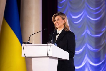 Саміт перших леді та джентльменів, створений з ініціативи Олени Зеленської, отримав відзнаку «Почесний амбасадор» у номінації «Експертна дипломатія»
