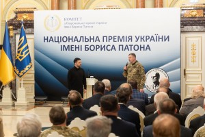 Володимир Зеленський зустрівся з лауреатами Національної премії ім. Бориса Патона 2025 року та вручив їм дипломи й почесні знаки, 24 грудня 2025 року.