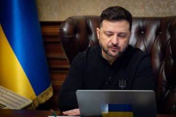 Паралельно з підготовкою до зустрічі з Президентом Трампом у США Володимир Зеленський провів шість телефонних розмов з європейськими лідерами та Генсеком НАТО: угода ближче 