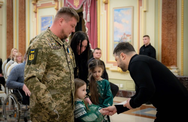 President Presented 20 Housing Certificates to Heroes of Ukraine and Families of Fallen Heroes