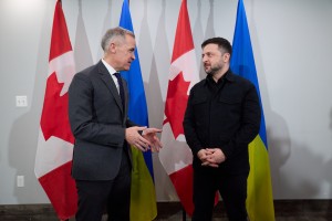 Дорогою до США Президент України Володимир Зеленський провів зустріч із Премʼєр-міністром Канади Марком Карні, 27 грудня 2025 року.