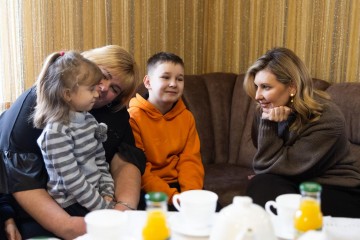 Укриття в навчальних закладах, Школи Супергероїв, підтримка сімейних форм виховання та інші важливі проєкти: підсумки роботи Фундації Олени Зеленської за 2025 рік