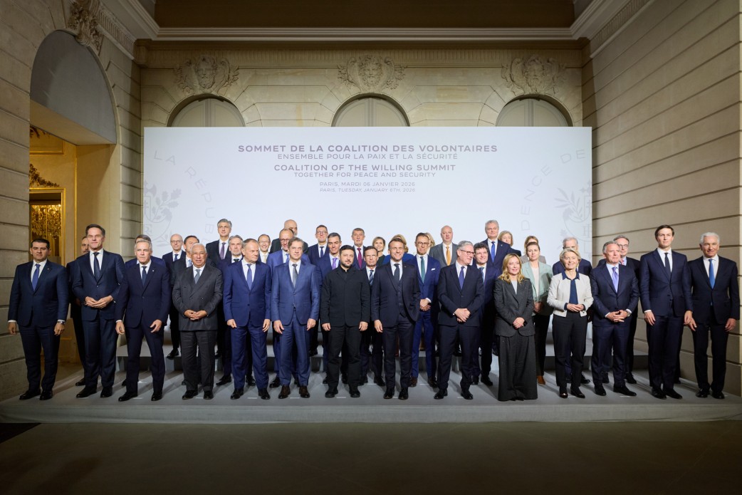 Заява Президента України під час спільного з Емманюелем Макроном, Кіром Стармером, Фрідріхом Мерцом, Стівеном Віткоффом і Джаредом Кушнером спілкування з медіа Заява Президента України під час спільного з Емманюелем Макроном, Кіром Стармером, Фрідріхом Мерцом, Стівеном Віткоффом і Джаредом Кушнером спілкування з медіа