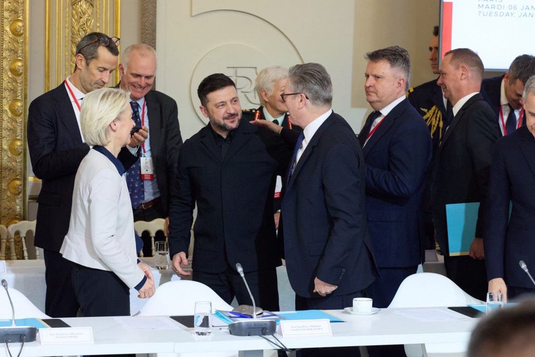 Заява Президента України під час спільного з Емманюелем Макроном, Кіром Стармером, Фрідріхом Мерцом, Стівеном Віткоффом і Джаредом Кушнером спілкування з медіа Заява Президента України під час спільного з Емманюелем Макроном, Кіром Стармером, Фрідріхом Мерцом, Стівеном Віткоффом і Джаредом Кушнером спілкування з медіа