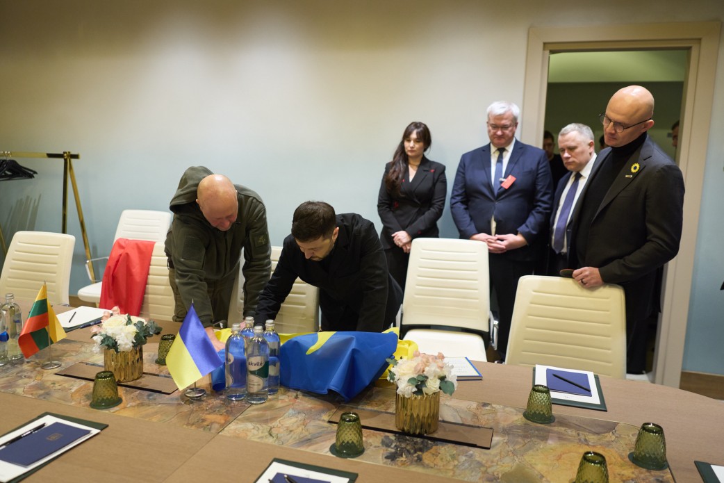 Президенти України, Польщі і Литви домовилися, що команди працюватимуть над посиленням співпраці в межах програм PURL та SAFE – Володимир Зеленський Президенти України, Польщі і Литви домовилися, що команди працюватимуть над посиленням співпраці в межах програм PURL та SAFE – Володимир Зеленський