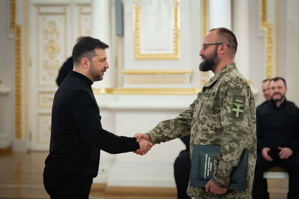 День пам’яті Героїв Крут — Зеленський вручив нагороди воїнам - фото 1