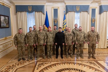 Президент відзначив нагородами військовослужбовців Державної спеціальної служби транспорту