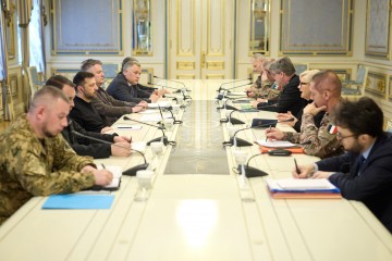 Військова допомога, пришвидшення постачання систем ППО та авіації: Президент України зустрівся з міністеркою Збройних сил Франції