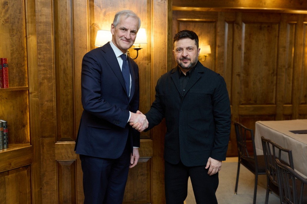 Le président ukrainien Volodymyr Zelenskyi a rencontré le Premier ministre norvé...