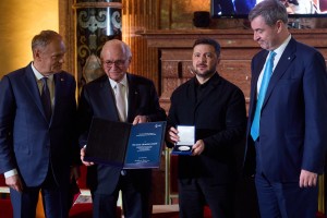 Президенту України Володимиру Зеленському вручили премію Евальда фон Кляйста, яку цьогоріч організатори Мюнхенської безпекової конференції присудили сміливому українському народові, 15 лютого 2026 року.