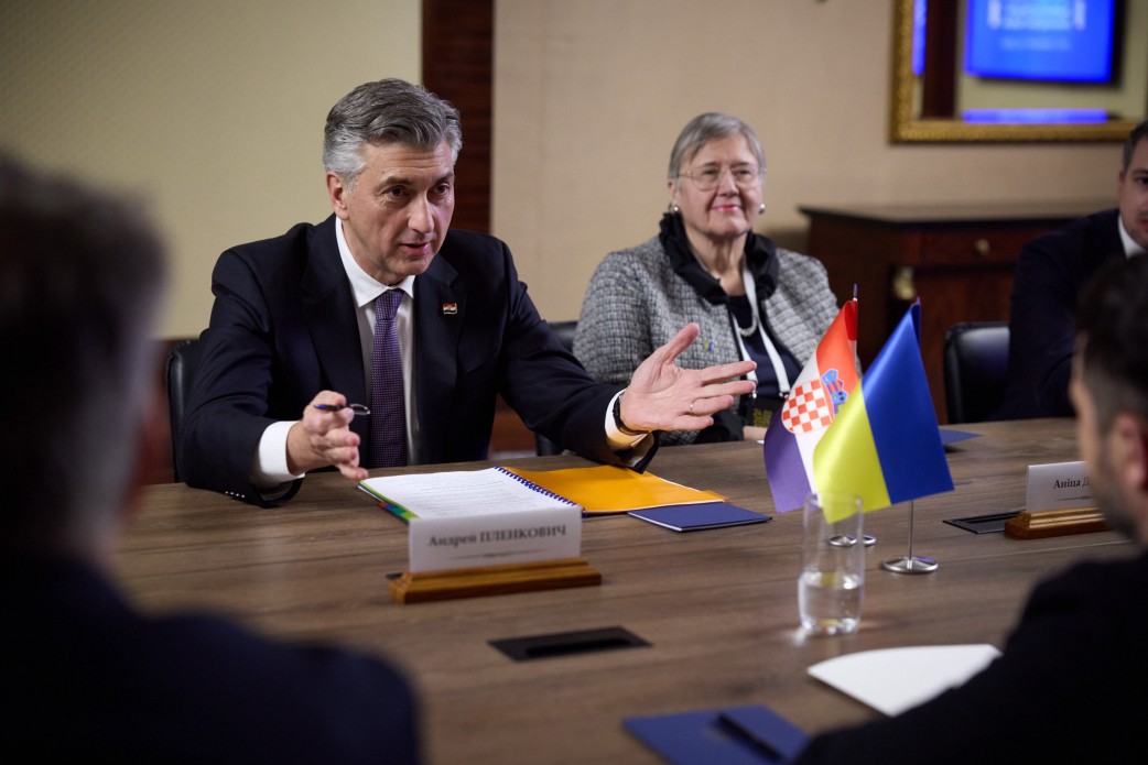 Заява Володимира Зеленського під час спільного з Антоніу Коштою та Урсулою фон дер Ляєн спілкування з журналістами Заява Володимира Зеленського під час спільного з Антоніу Коштою та Урсулою фон дер Ляєн спілкування з журналістами