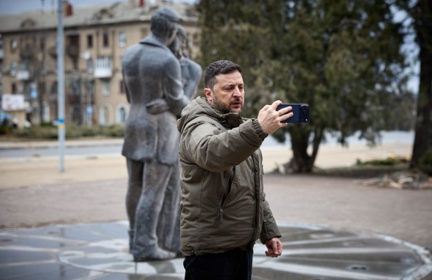 Росіяни не відмовляються від війни й тут, на Донеччині, на весну готують наступ – звернення Президента