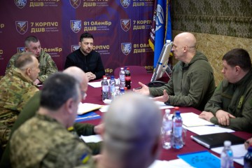 Президент провів нараду щодо безпекової ситуації на Донеччині