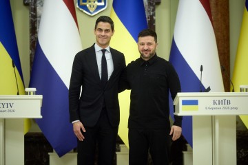 Важливо, що разом з Нідерландами виробляємо зброю, і обовʼязково будемо цю нашу спільну роботу продовжувати – Президент України за підсумками зустрічі з Прем’єр-міністром Нідерландів