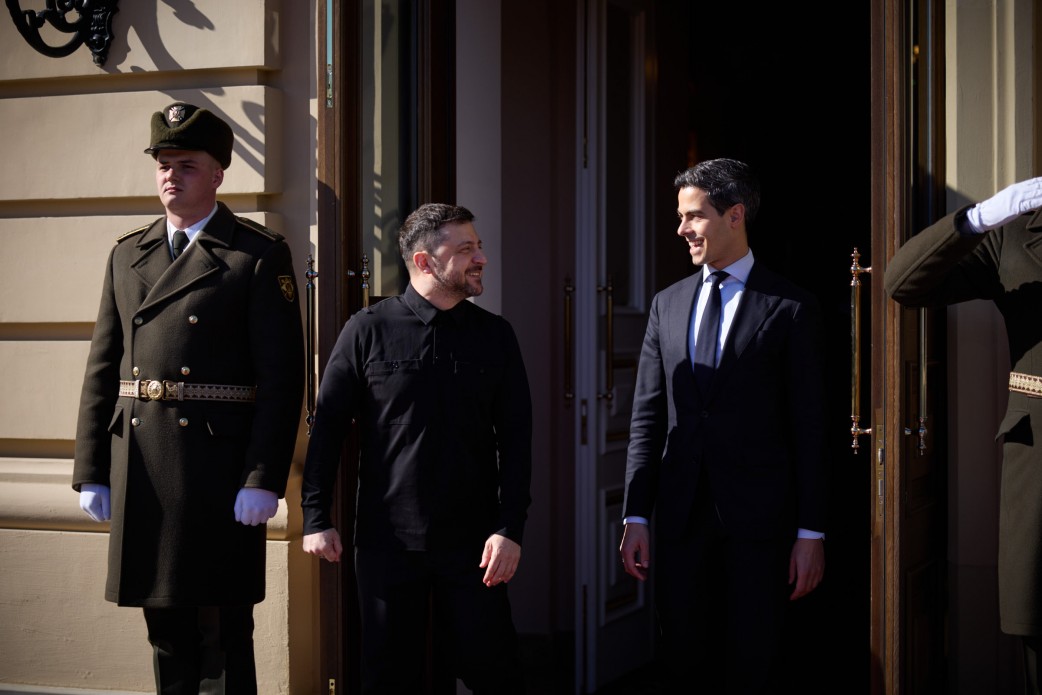 Важливо, що разом з Нідерландами виробляємо зброю, і обовʼязково будемо цю нашу спільну роботу продовжувати – Президент України за підсумками зустрічі з Прем’єр-міністром Нідерландів Важливо, що разом з Нідерландами виробляємо зброю, і обовʼязково будемо цю нашу спільну роботу продовжувати – Президент України за підсумками зустрічі з Прем’єр-міністром Нідерландів