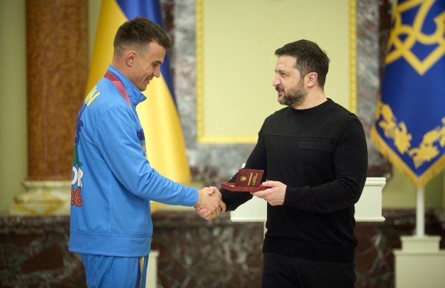 Президент зустрівся з українськими паралімпійцями й тренерами та відзначив їх державними нагородами