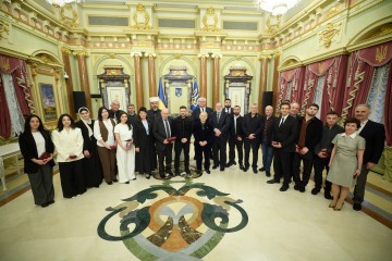 Президент відзначив державними нагородами представників кримськотатарського народу