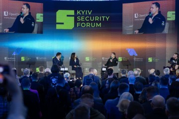 Кирило Буданов під час участі в Київському безпековому форумі розповів про переговорний процес, дронові технології та вплив українських ударів по російських нафтових об'єктах 