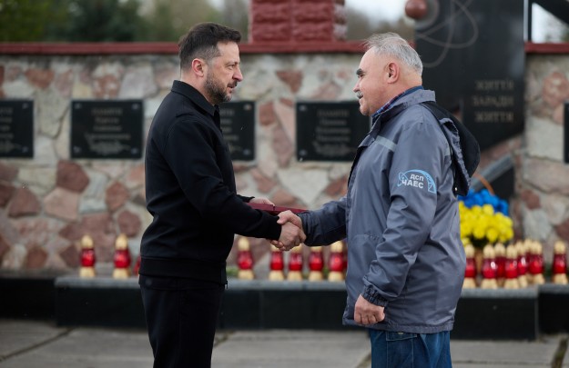 Президент відзначив державними нагородами ліквідаторів аварії на ЧАЕС та працівників, які забезпечують роботу станції під час війни