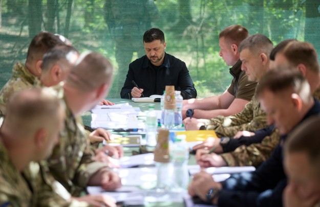 Protection of Infrastructure, Strengthening Electronic Warfare Capabilities, and Road Repairs: The President Held a Meeting on the Security Situation in the Dnipro Region