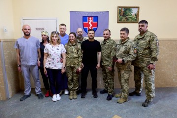 У Дніпрі Президент відзначив державними нагородами поранених українських воїнів та медиків