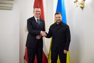 Володимир Зеленський обговорив із Президентом Латвії безпекову співпрацю та євроінтеграцію України