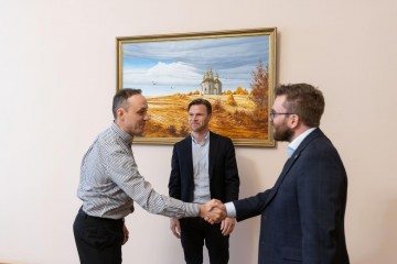 Боротьба з російським тіньовим флотом і додаткові обмеження щодо постачання електроніки до РФ: в Офісі Президента відбулася зустріч із британською делегацією