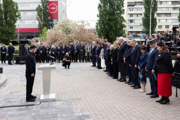 Президент і перша леді вшанували пам’ять жертв геноциду Кримськотатарського народу