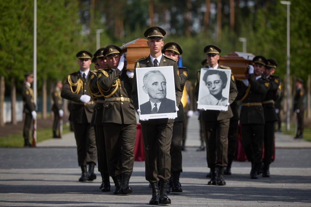 Участь Президента в церемонії перепоховання Андрія Мельника та його дружини Софії