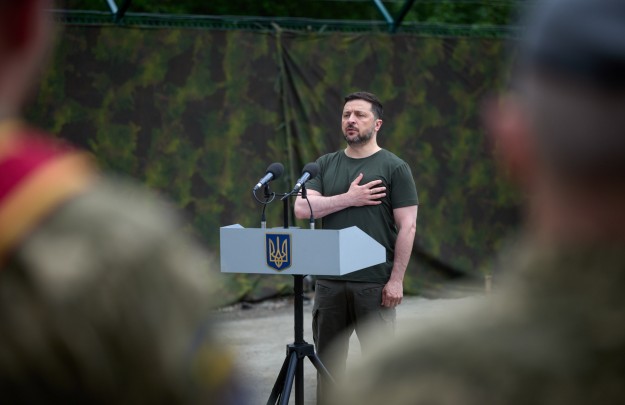 Президент привітав воїнів Сил спеціальних операцій із 10-ю річницею створення ССО та відзначив їх державними нагородами
