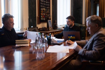 Володимир Зеленський та Нікушор Дан обговорили удар російського дрона по житловому будинку в Румунії