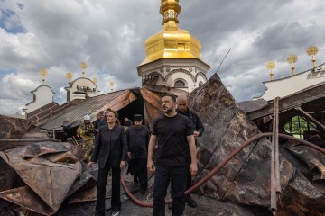 На території Києво-Печерської лаври Президент подякував усім службам, які ліквідували наслідки нічної російської атаки