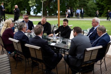 В Евіані Володимир Зеленський зустрівся з Кіром Стармером